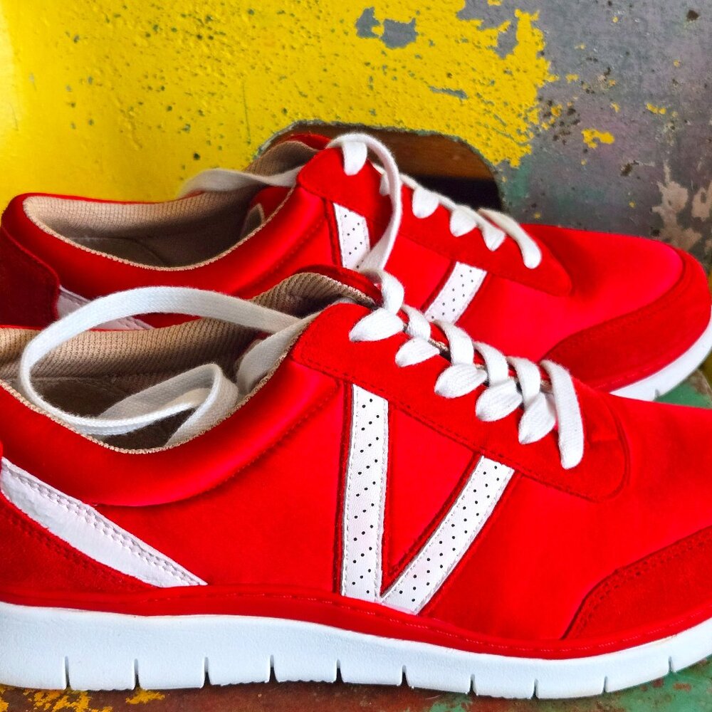 VIONIC NANA CASUAL SNEAKERS SIZE 8, RED SATIN/SUEDE OLD SCHOOL STYLE